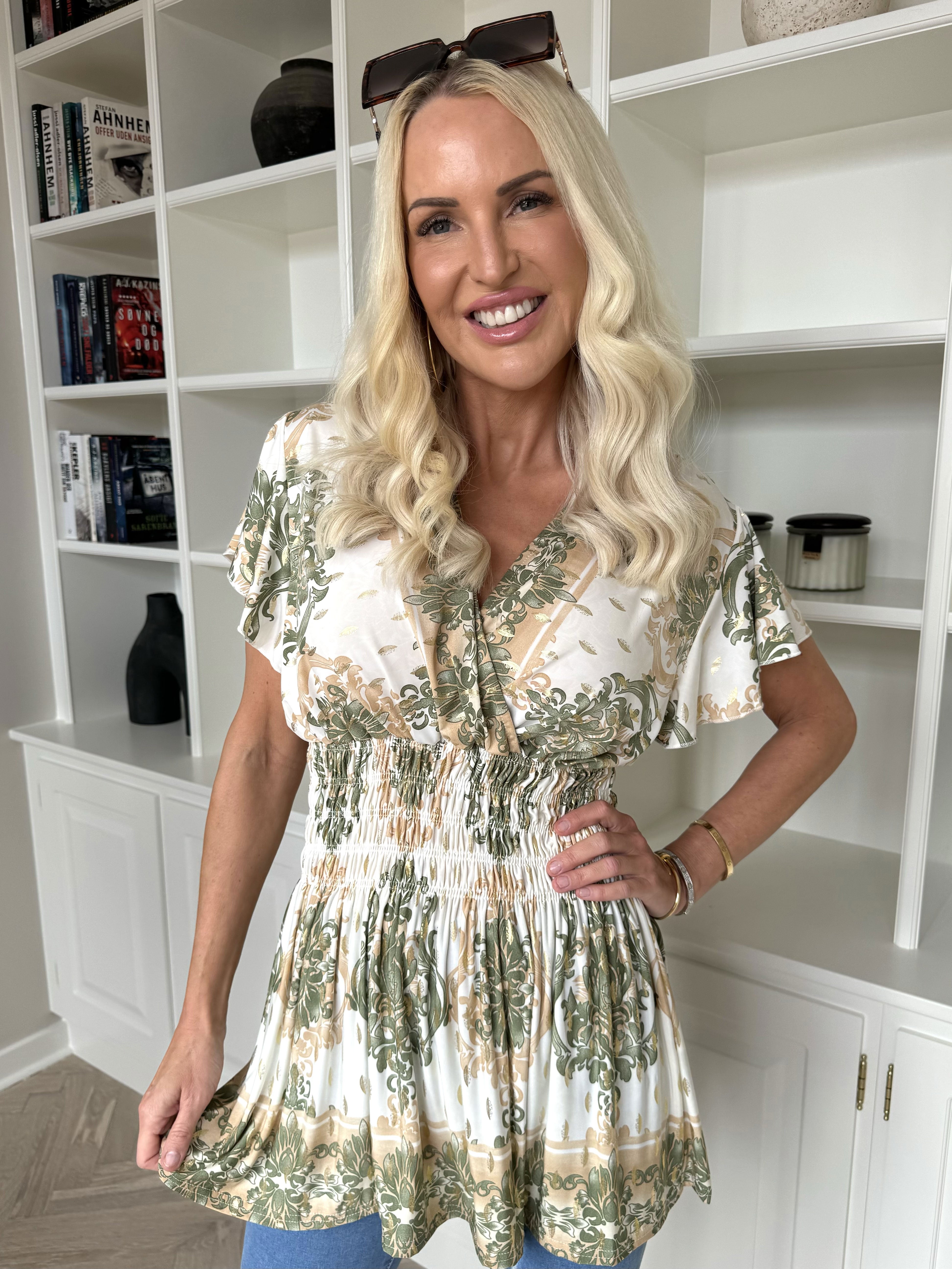 Pams Elegance Shirt - Söt elastisk blus med fint tryck